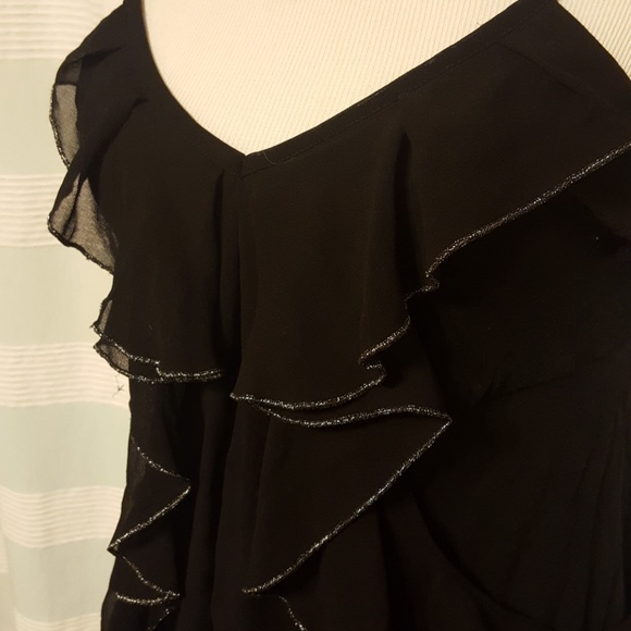 Black ruffle top with silver lining - Picture 2 of 3
